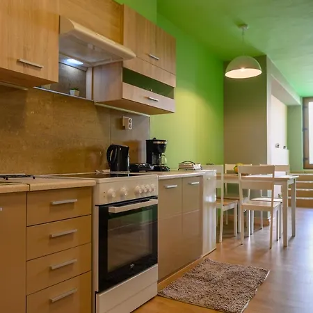 Marisa Center Apartman *