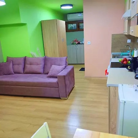 Marisa Center Apartman *